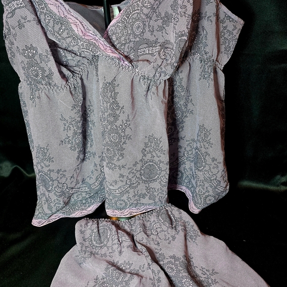 Elegant Lace Skirt Set in Gray and Pink - Picture 3 of 11